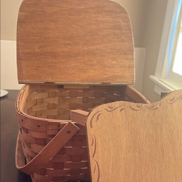 Hand-Painted Woven Basket with Folk Art Design - Picture 9 of 11